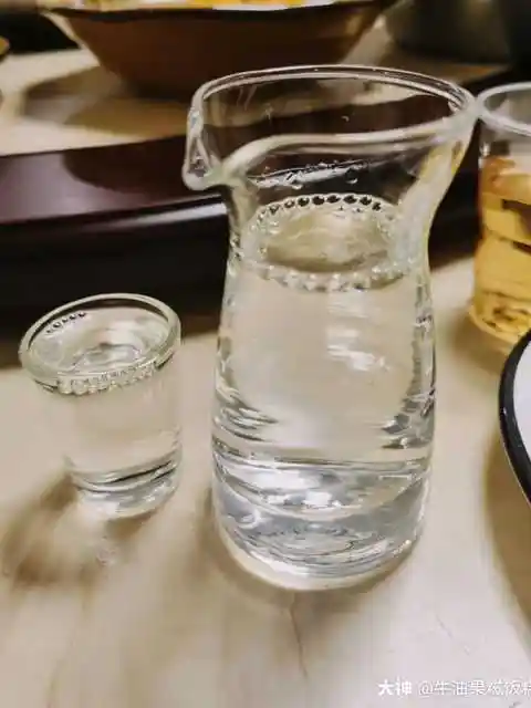 将所有的一言难尽,一饮而尽.