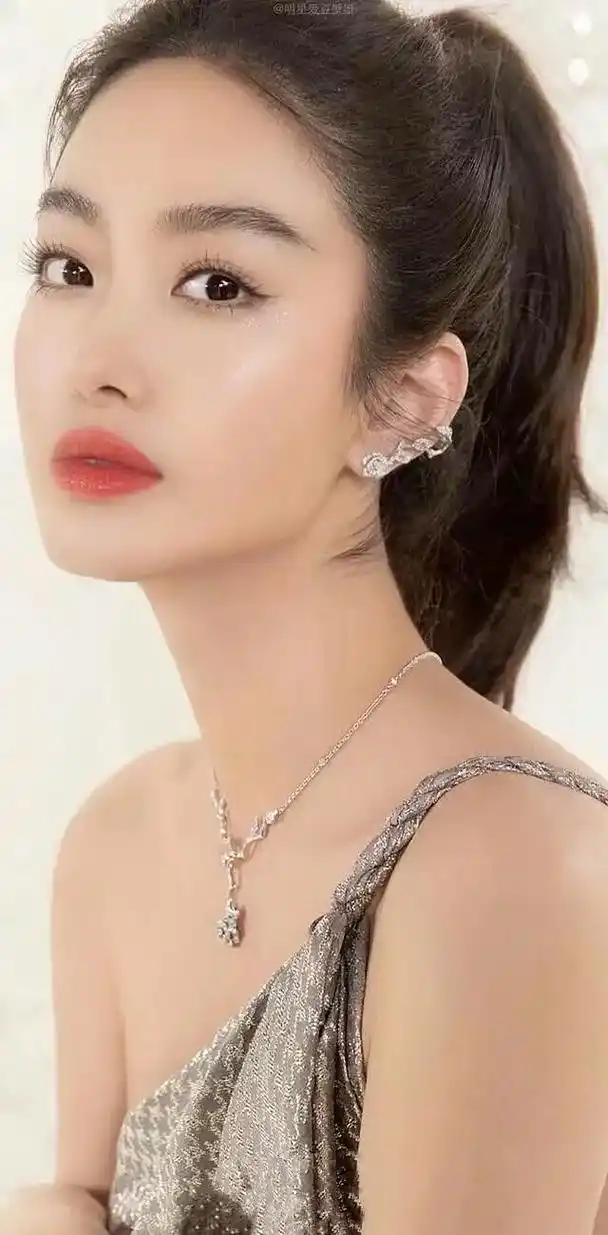 杨采钰,1992年9月28日出生于湖北省武汉市[1],中国内 - 抖音