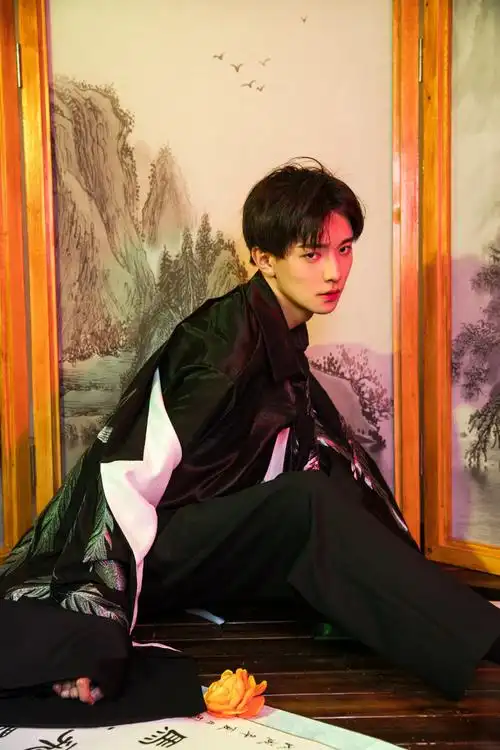 p>王敬轩,古风歌手,模特,演员,配音演员.