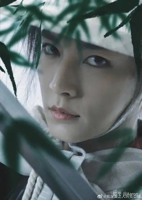 如何评价炎亚纶的长相?