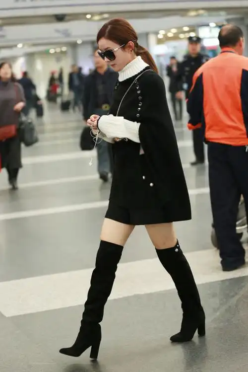 1/30 赵丽颖机场照合集,率性自然,颖宝衣品还是不错的