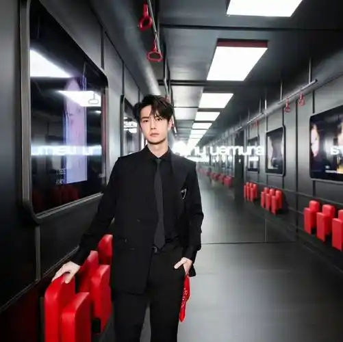 被骂上热搜的杜华,说了王一博粉丝最讨厌的话_照片_肖战_嘉宾