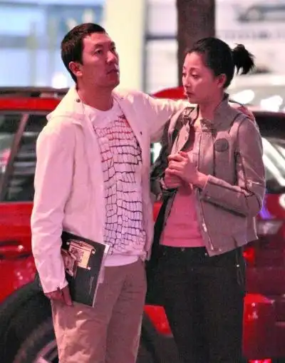 殷桃前夫沈俊成受贿案开审 庭审现场未见殷桃前来旁听(图)