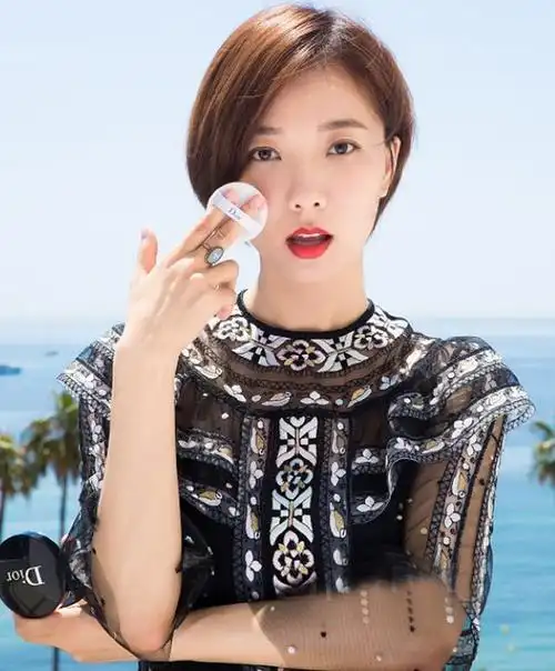 真正"优雅"的女人,出门包里常会有5样东西,低调中透露出精致