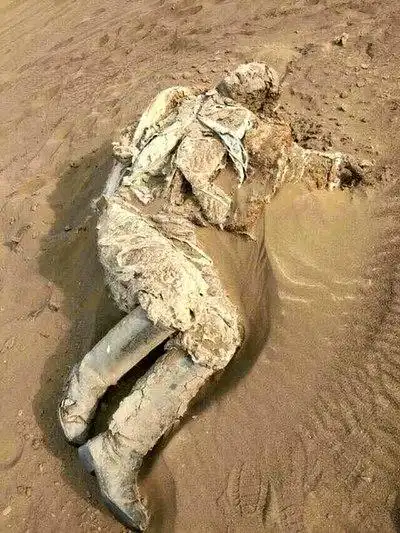 我们很敬佩这位驴友,他做了我们不敢做的壮举,也付出了生命代价.