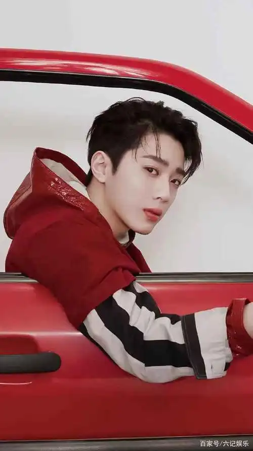 咖啡店约会?王嘉尔赖冠霖到底什么关系?