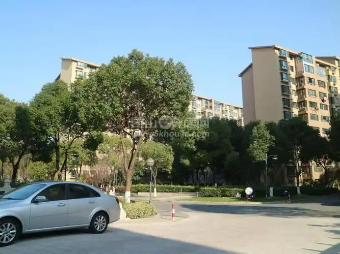 金城花园大三房急售带产权车库前后无遮挡s1号线500米