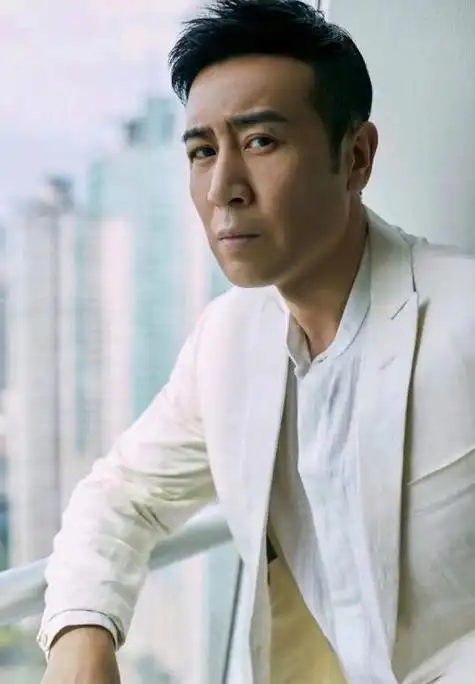 于和伟:和小14岁女星传绯闻,结发妻子也是演员,不是杨童舒