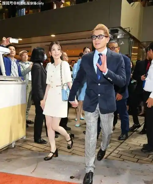 郭富城真"慧眼识珠",36岁方媛生2娃依然脸部精致穿白裙像少女