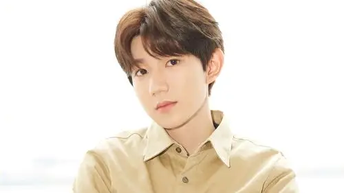 25m上传时间:2020-06-16壁纸标签:王源tfboys明星明星风尚壁纸封面图