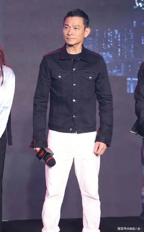 刘德华爱你一万年表白医护,用多首老歌致敬白衣天使:你们辛苦了