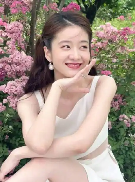 张雪迎问喜欢哪组照片