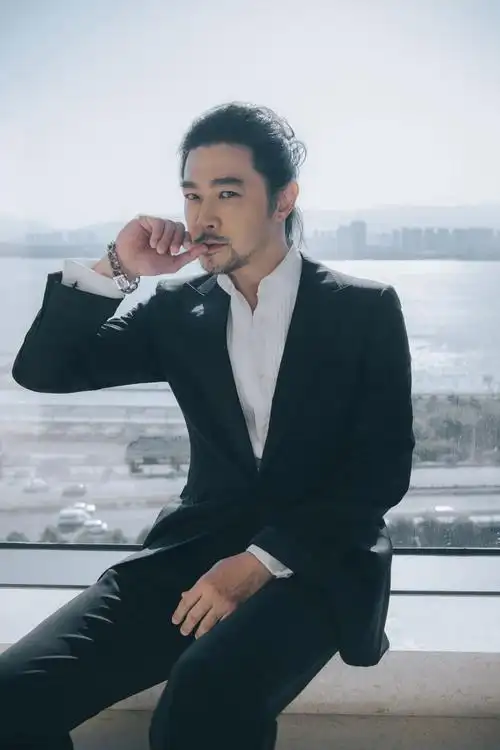 黄维德亮相丝路电影节嫌疑者说硬汉逆袭被赞敬业