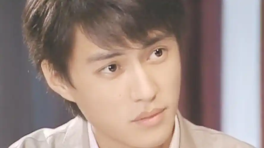 年轻时候的靳东也是美颜盛世呐一点也不输给现在的流量小生.