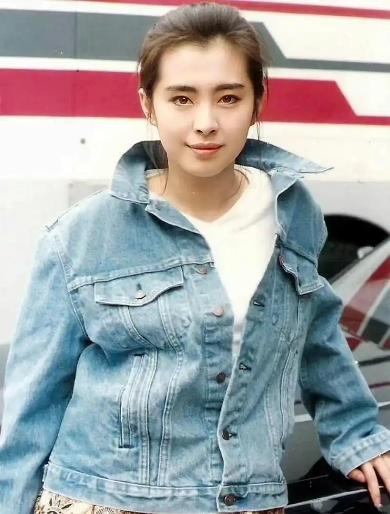 王祖贤年轻时有多美? 早期的香港美女如云,没有滤镜和浓妆艳抹.