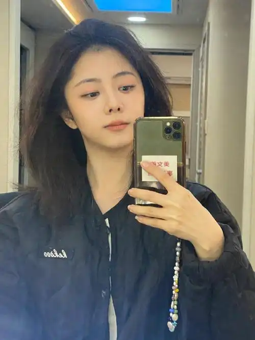 谭松韵超话tsy#两小姐s postcard#  谭松韵小红书营业更新一则