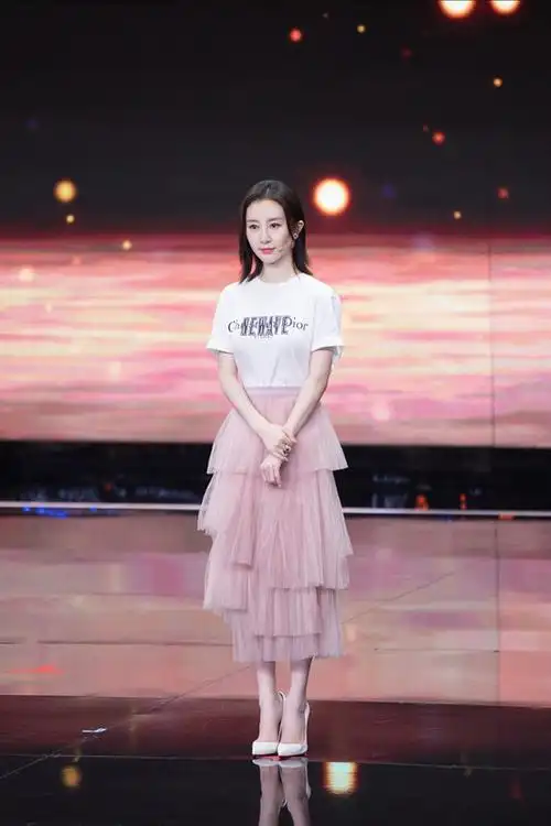 舒畅辛芷蕾同台飙戏新浪娱乐讯 国内某档挑战演技的真人秀节目正在