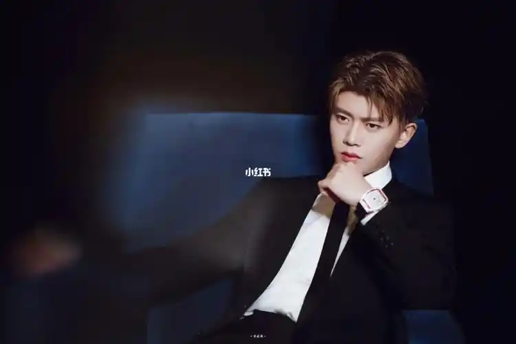 鲨我的任嘉伦西装