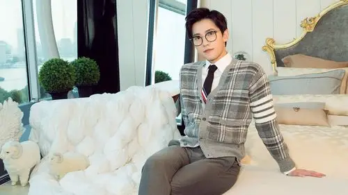 回车桌面>电脑壁纸>明星>大陆明星>能歌善舞杨洋>高清显示 最佳查看