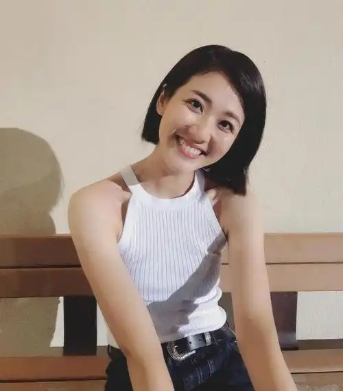 香港tvb女演员邓佩仪,颜值与身材并存