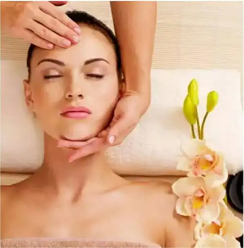 女人,就应该去美容院做做脸!