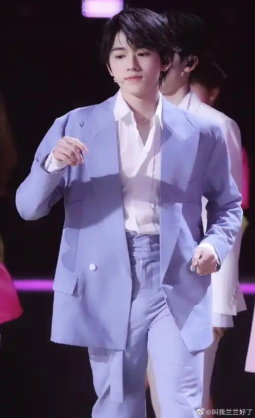 《姐姐真漂亮》这场蓝色西装我爱了@时代少年团-宋亚轩