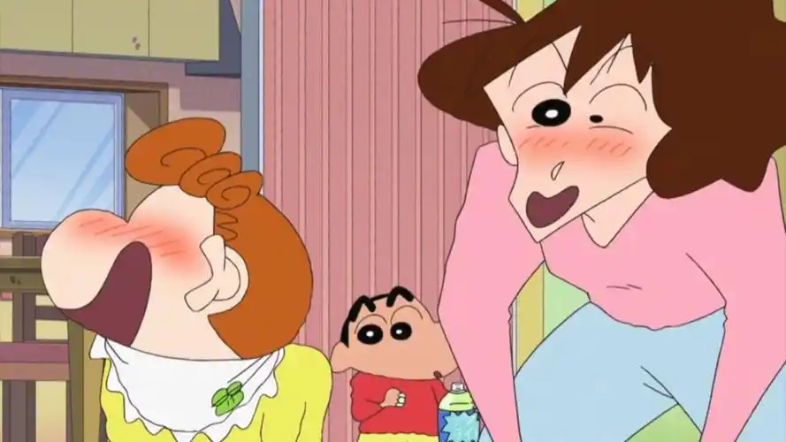 【蜡笔小新】小新和小葵互相争夺美伢的注意力,这无疑是每个二胎家庭