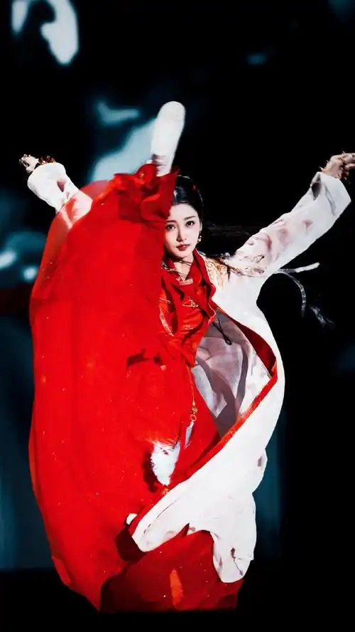 姜贞羽红裙古风这套好漂亮 浪漫飘逸 降落舞台翩翩起舞的瞬间我脑子里