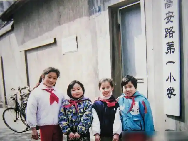 黄圣依小时候绝了头型脸型美得很突出钟丽缇和考拉一模一样啊