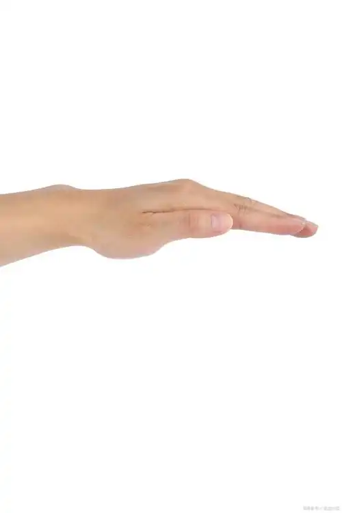 它包括面部表情,手势,姿势等多种形式,可以传达出人们的情感,意图和