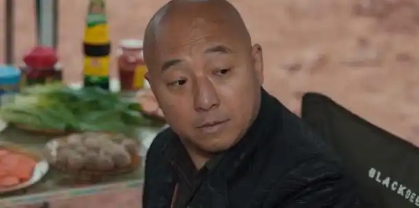 周晓鸥:和吴京是发小,婚姻失败独自抚养儿子,今成全能艺人