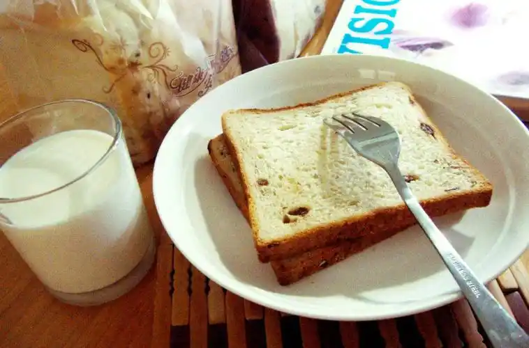 牛奶面包的做法 保险面包牛奶