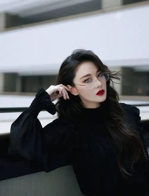 张馨予,作为一位才华横溢的女演员,一直以来都以她的美丽和气质深受