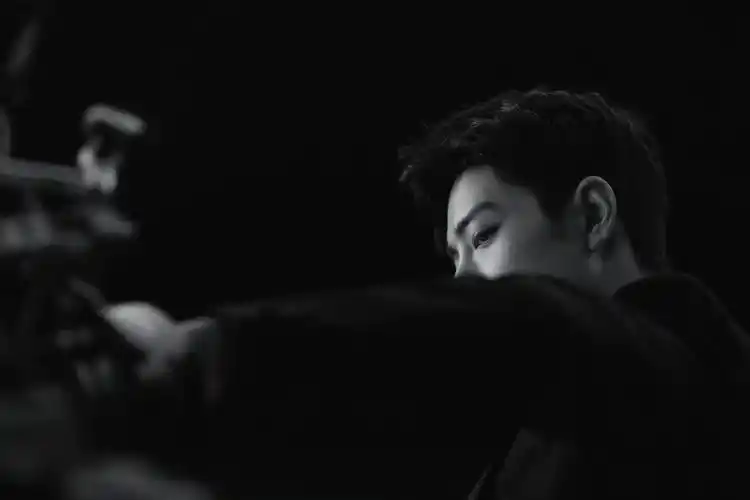 肖战|肖战黑白光影系列西装大片,高级感质感绝了