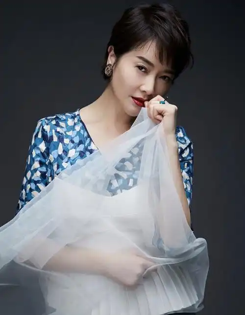 42岁左小青,风韵迷人,熟女比玉女更有"味道"