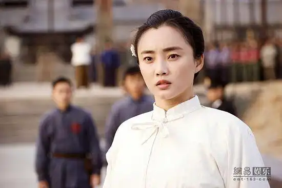 大秧歌上演两女夺一夫杨志刚被爱很幸福