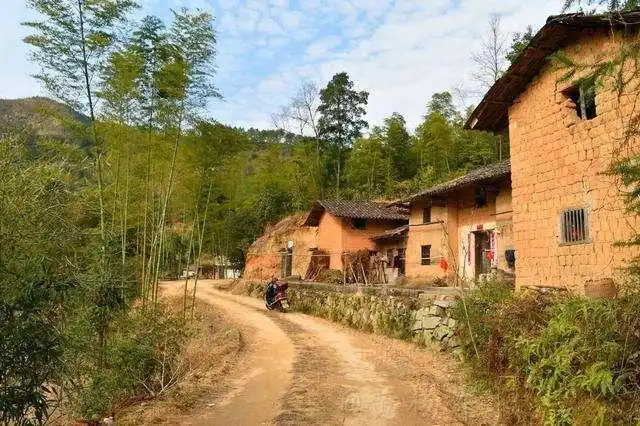 已经春暖花开,农村地区的居民开始要忙碌准备春耕的问题了,俗话说"