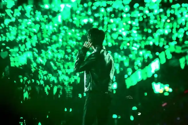 王源出席qq音乐巅峰盛典##愚人节站姐团建