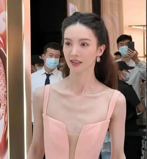 金晨昔日容貌曝光,12年变迁惊人变化