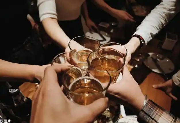 但是喝酒毕竟伤身体,不论是千杯醉还是不醉,都希望以后的刘静能少喝酒