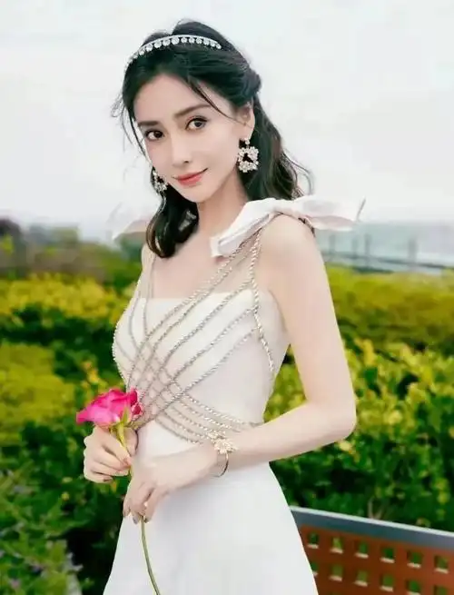 精致优雅的杨颖,娇俏可人,甜美可爱的写真照!__财经头条