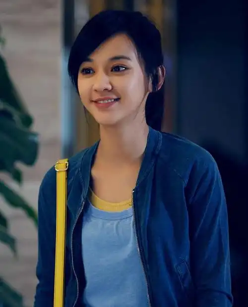 她和赵又廷在拍戏时产生了好感,但赵又廷却对陈意涵的好闺蜜张钧甯有