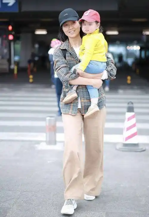 高圆圆产后被指皱纹明显,一下子像是老了10岁?_感觉_宝宝_少女