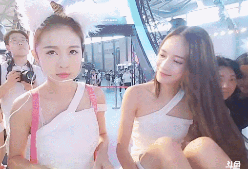 最爱上自习了…… 微信搜索公众号:gbd5277(女神搞笑公社),每日分享美