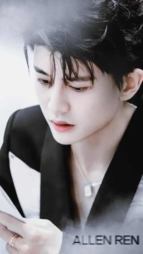 任嘉伦侧颜三宫格随拍##任嘉伦请君