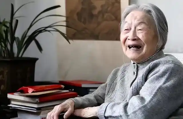 缅怀杨绛逝世6周年,一生以"不要紧,耐得住",抵御岁月