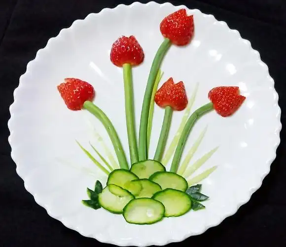 谭云霞00做的郁金香/简易草莓盘饰