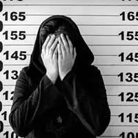 囚犯入狱举牌照微信头像_微信头像图片大全