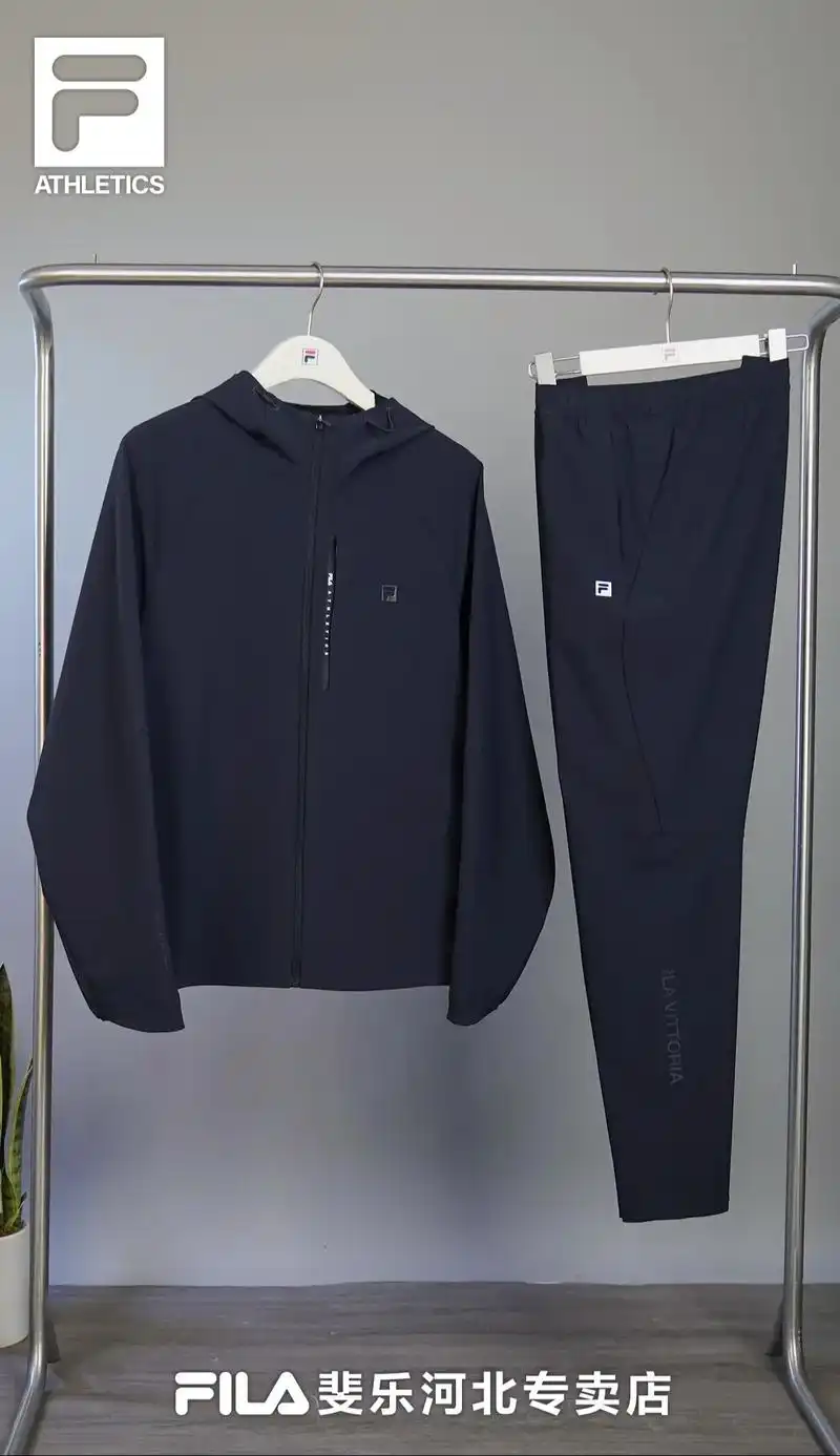 斐乐 春季新款商务运动套装,外层面料防风防水,上身不挑场景 - 抖音