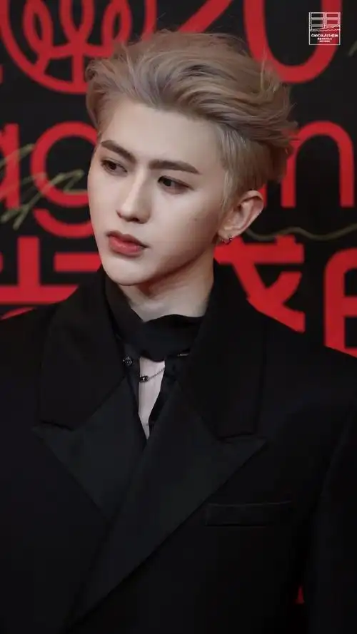 蔡徐坤ins##蔡徐坤白发